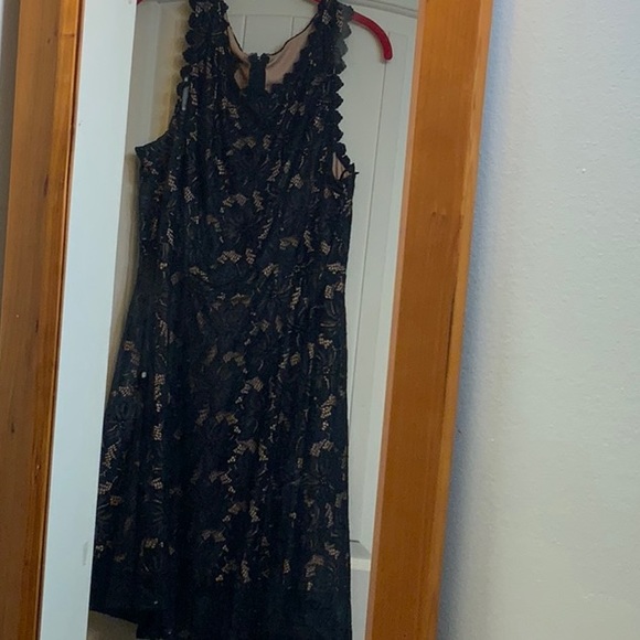 Black lace overlay nude dress - Picture 3 of 4